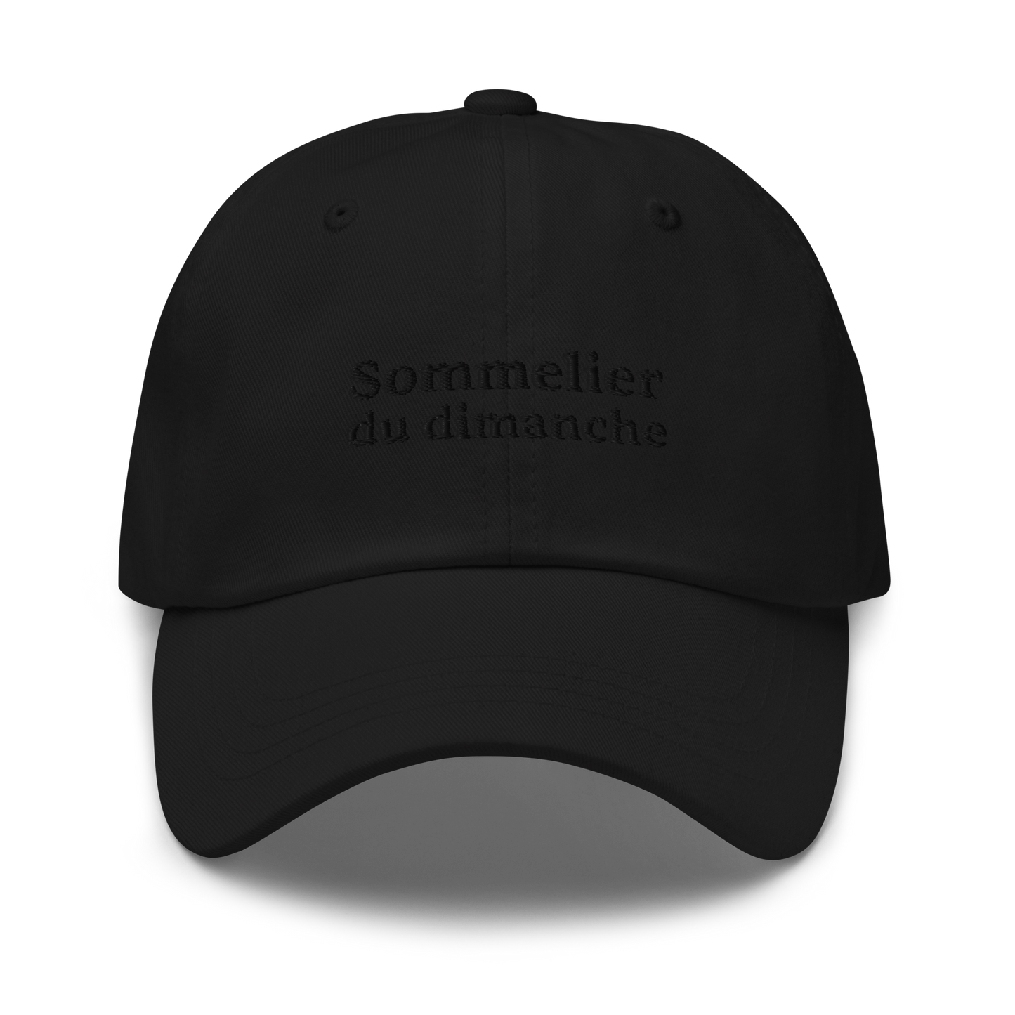 La casquette brodée noir sur noir