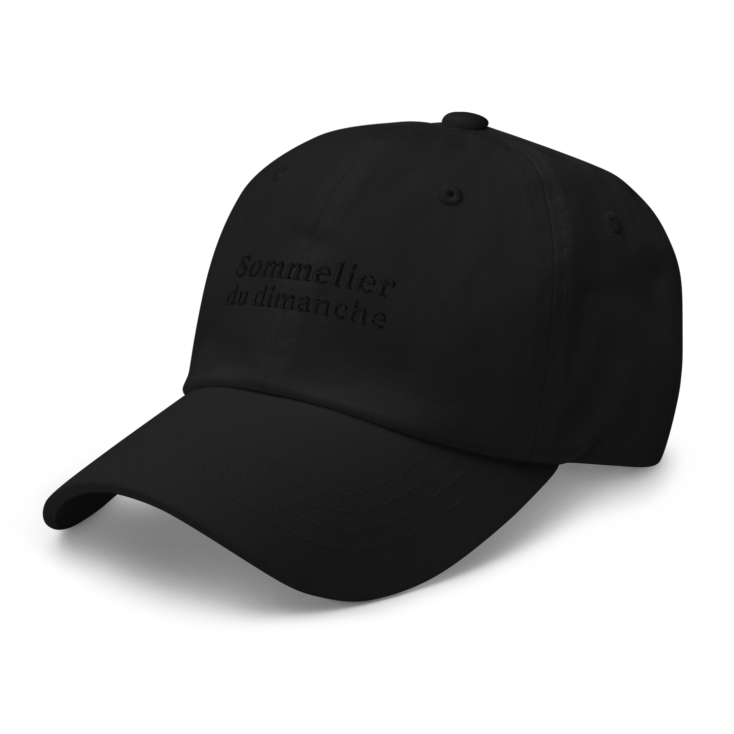 La casquette brodée noir sur noir